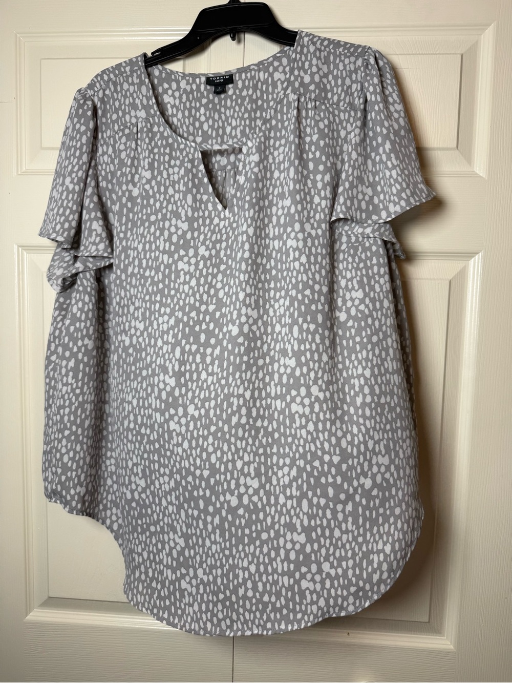 Torrid Gray and White Harper Blouse
